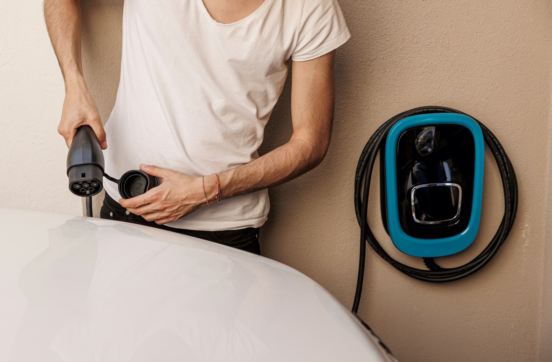 Colonnine di ricarica auto elettriche: come funzionano?